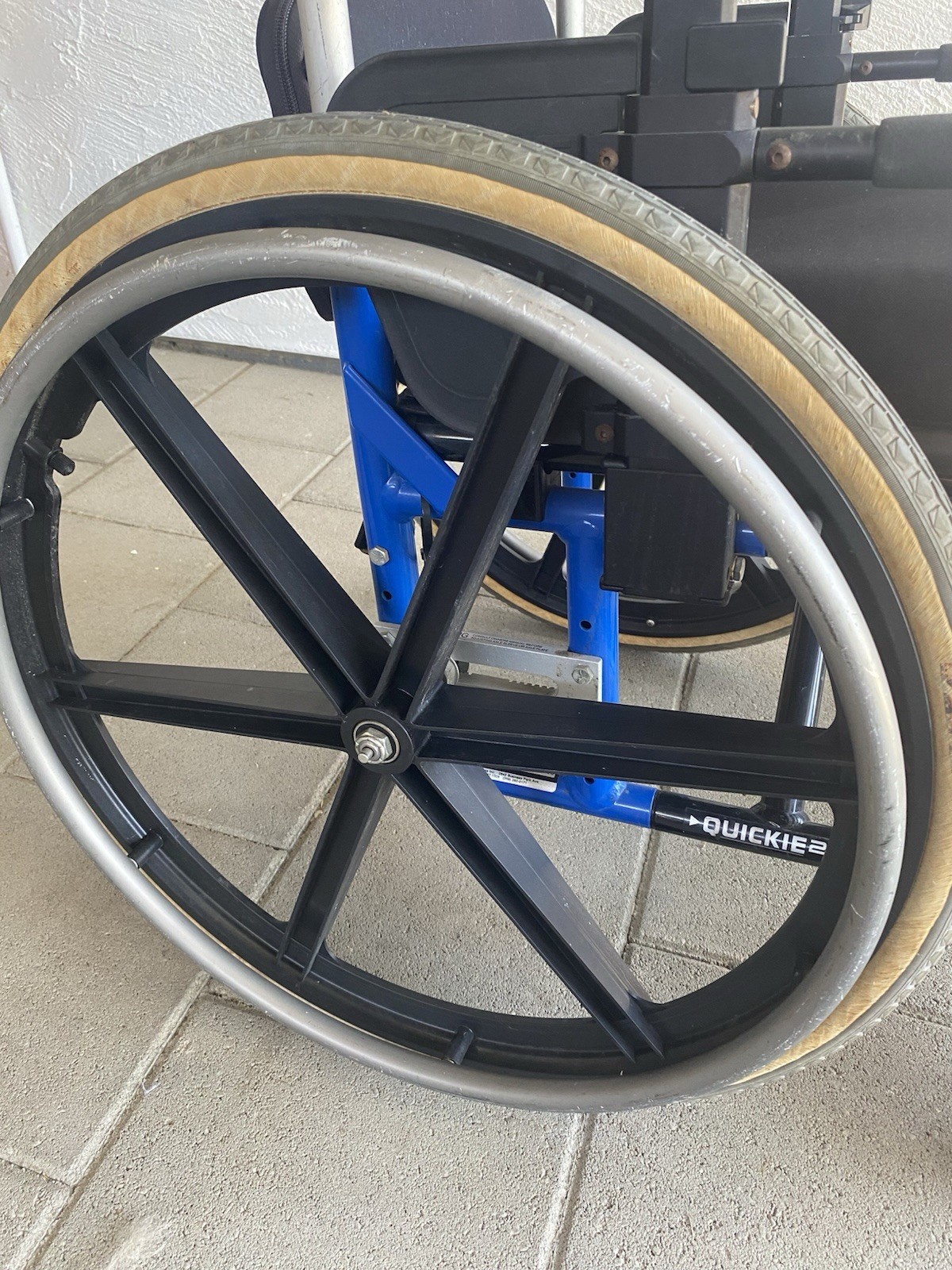Quickie 2 wheelchair manual folding wheelchair 16”x19”x22”