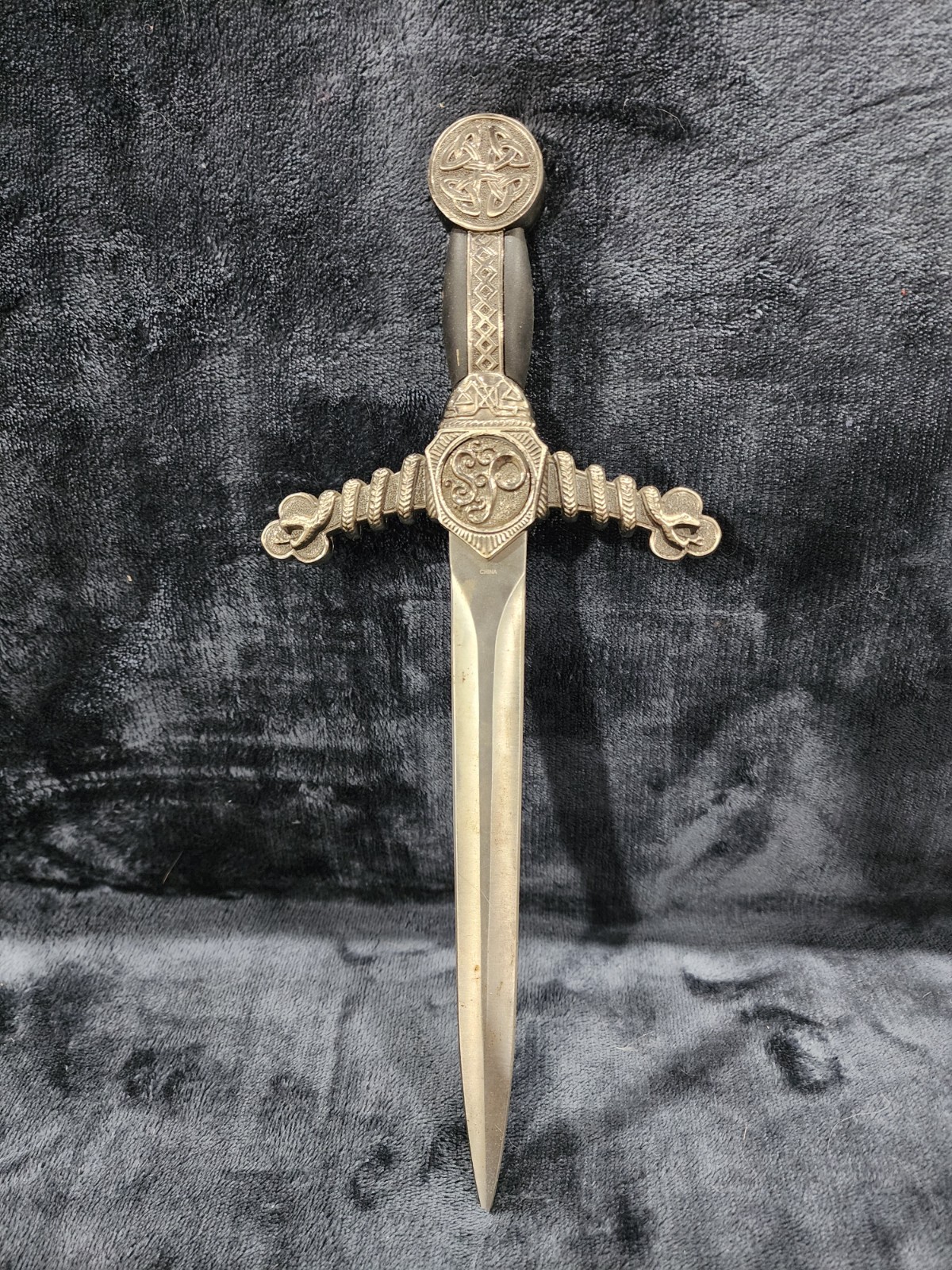 Celtic Knot Dagger martial arts swords