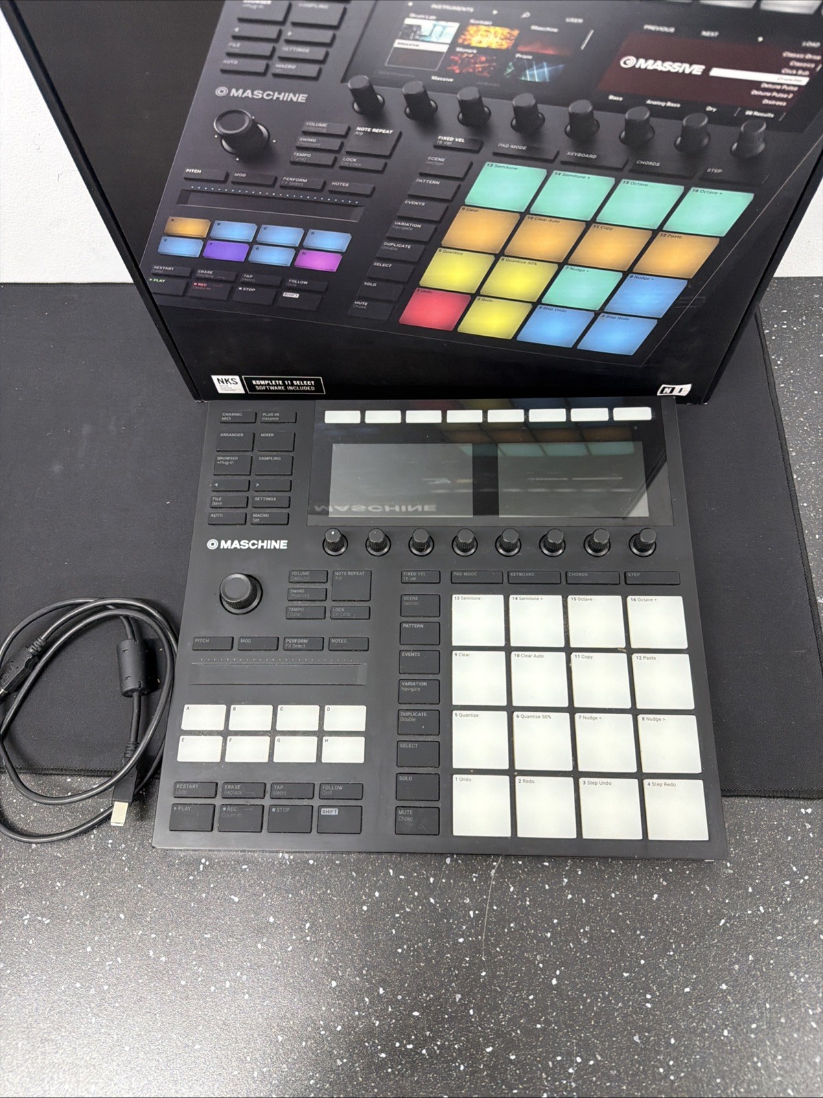 Native Instruments MASCHINE MK3 MIDI Controller Audio Interface