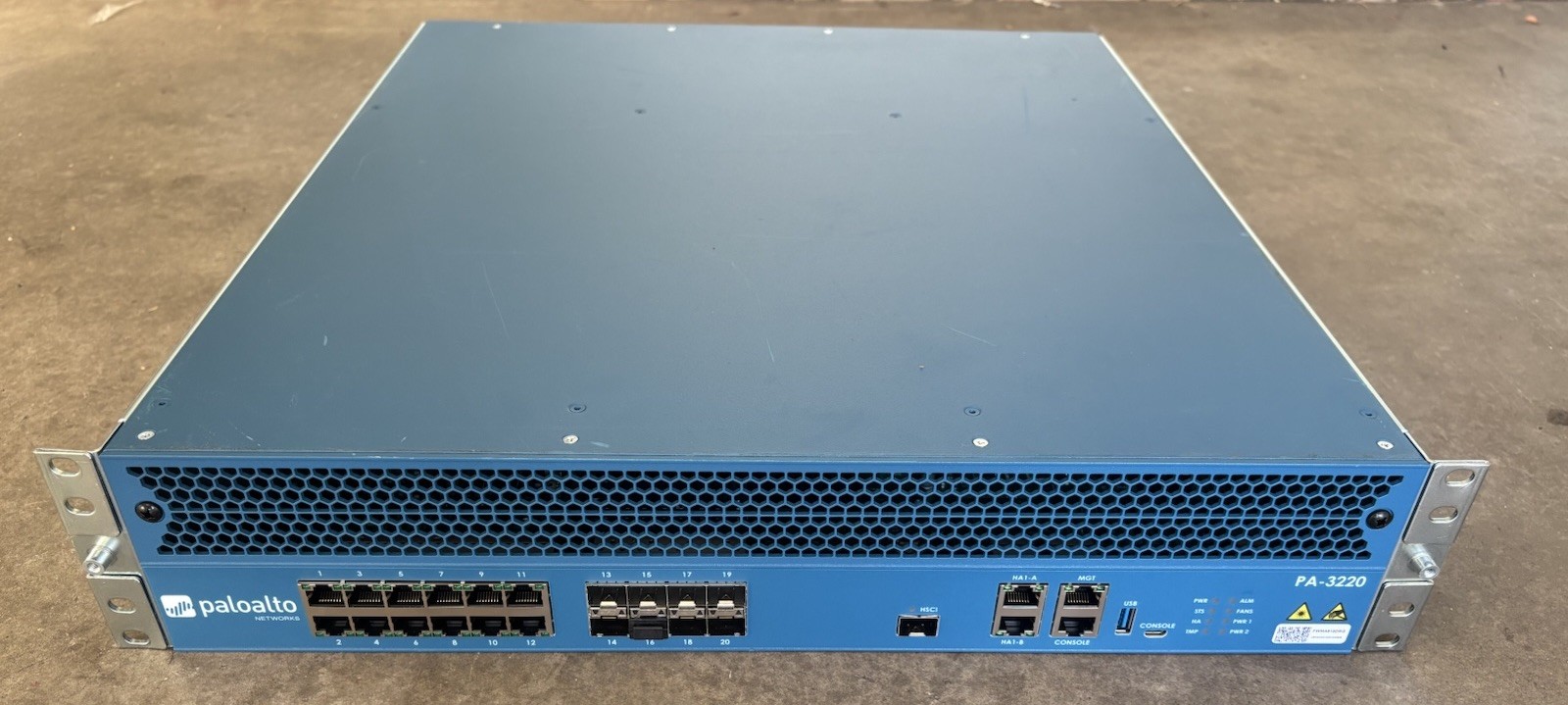Palo Alto PA-3220 Network Enterprise Firewall w/ 240GB SSD, Rack Ears, 2x PSU