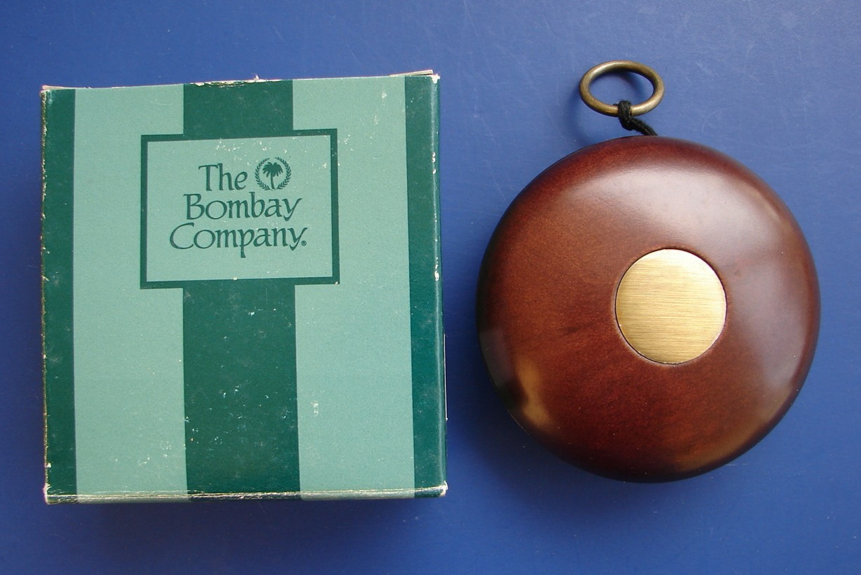 The BOMBAY COMPANY 1996 YO-YO New  In Box 1840227 WOOD BRASS RARE 3.5" YOYO USA