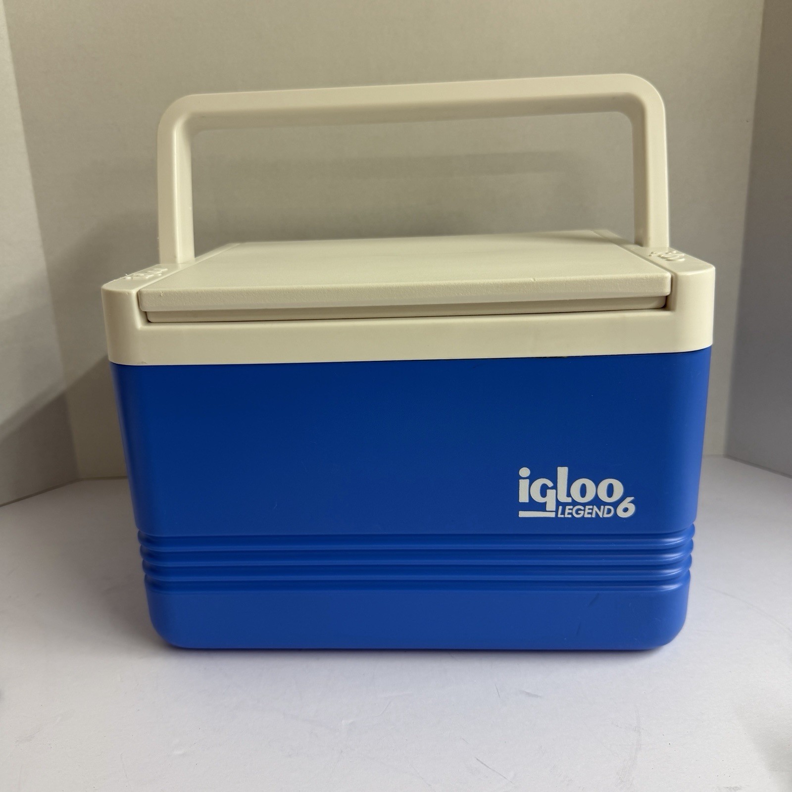 IGLOO LEGEND 6 SIX-PACKER BLUE WHITE COOLER LUNCHBOX VINTAGE