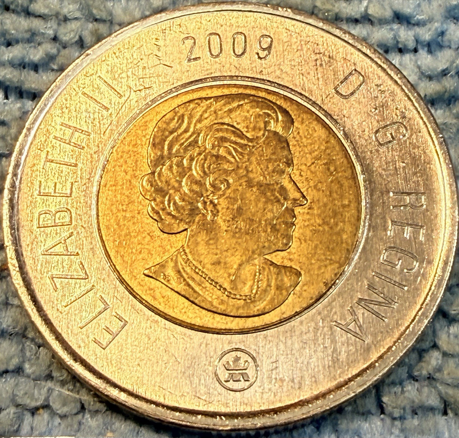 Canada 2 Dollars 2009 Queen Elizabeth II Regina coin Bear On Back Side