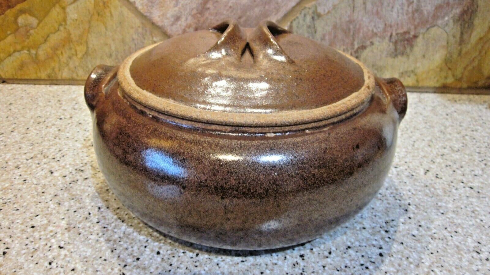 Signed Stoneware Pottery Covered 1 Qt Casserole Dish 9" Diameter 4"