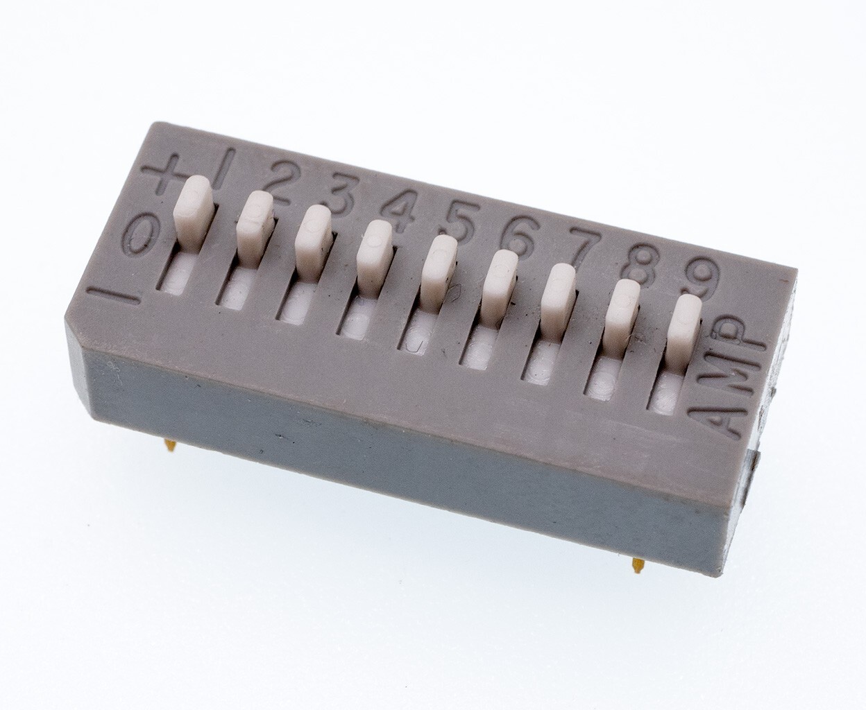 AMP, 9 Position 11 Pin SPDT Through-Hole DIP Switch, Lot of 5