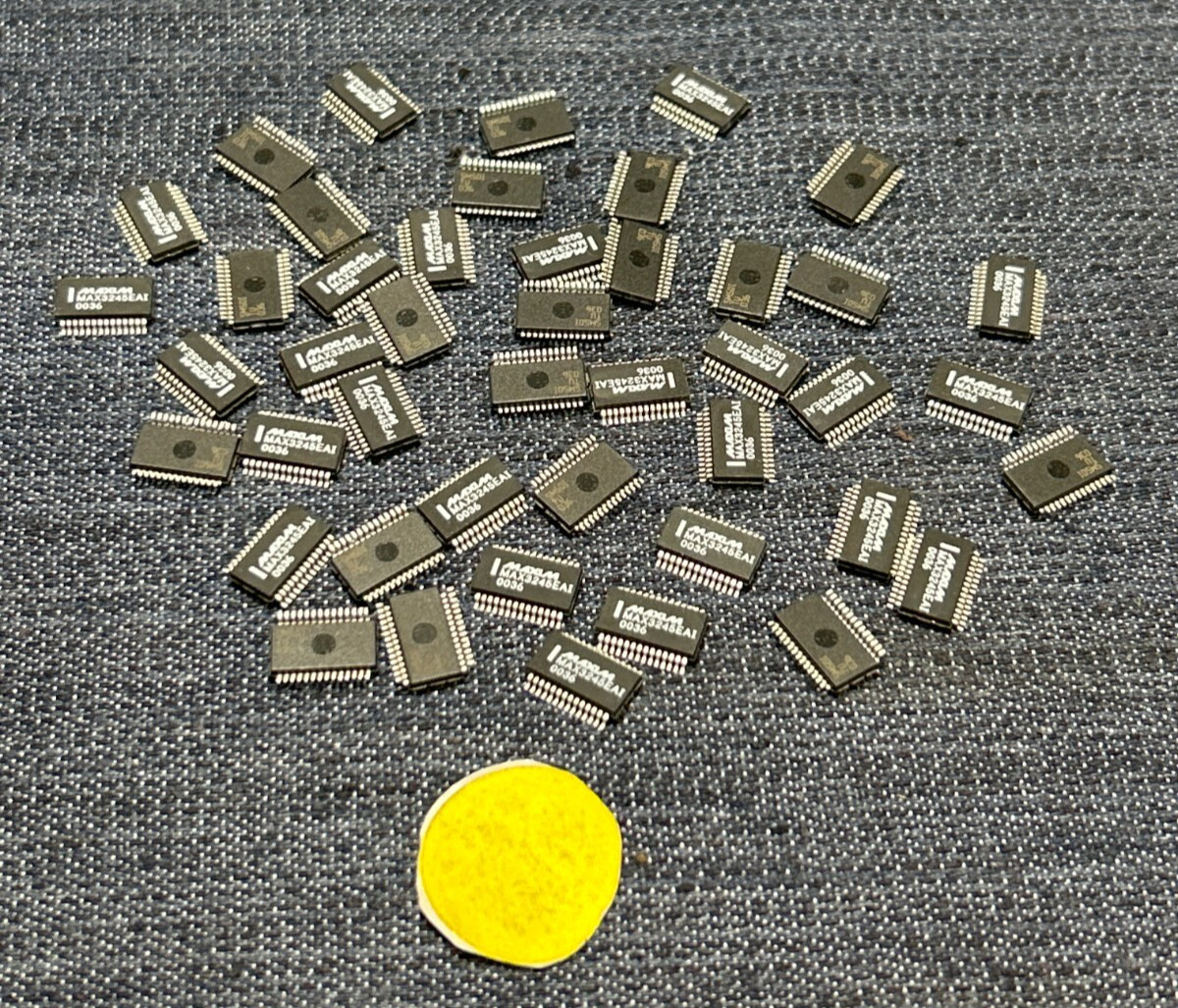 MAXIM INTERATED CIRCUIT MAX3245EAI  3-5.5V  1Mbps  LOT OF 45