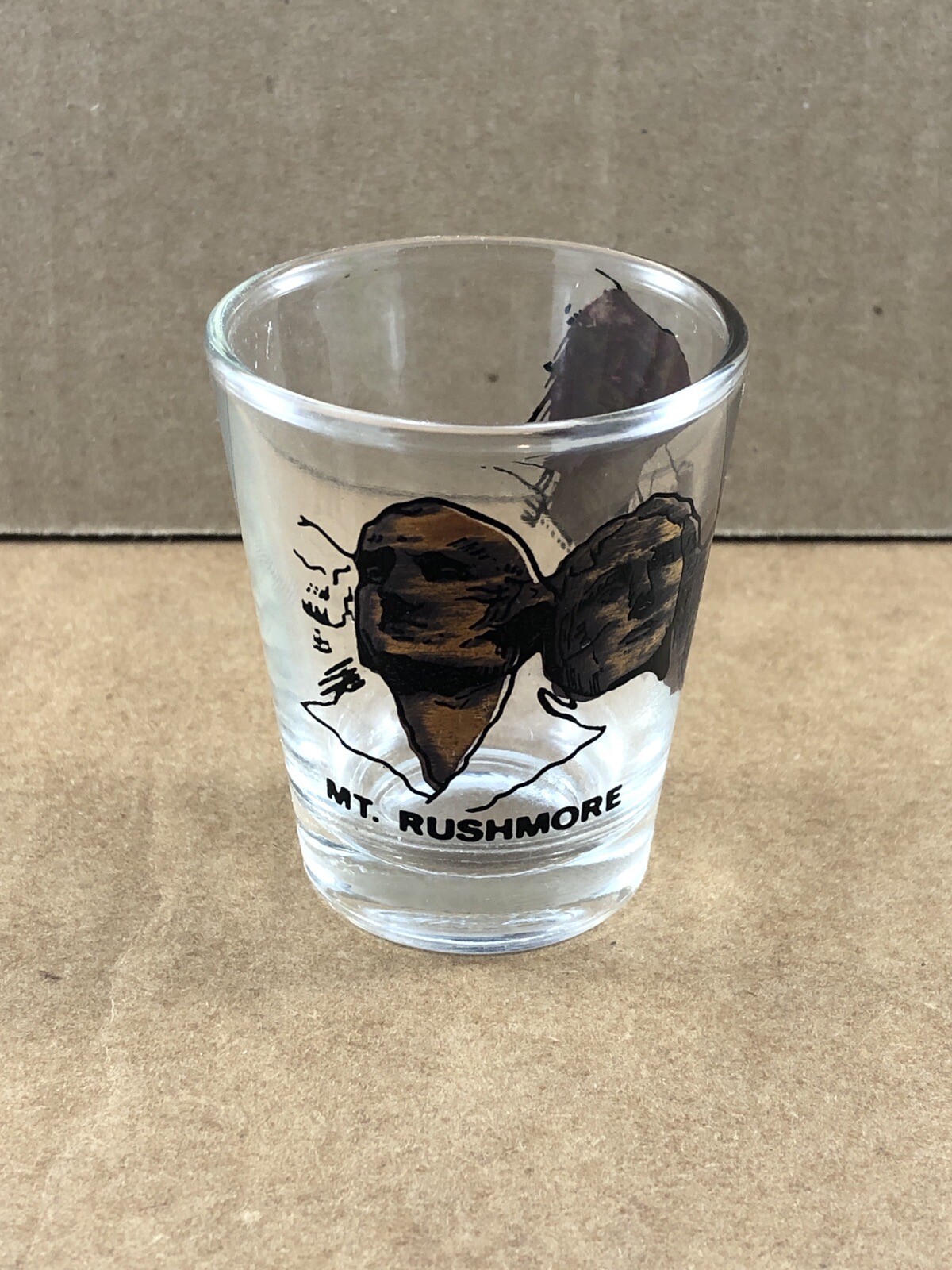 Mt. Rushmore shot glass, COMBINED SHIP $1 PER MULTIPLE