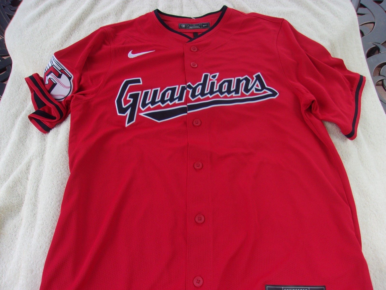 NWOT Nike jersey, Cleveland Guardians, MLB logo, men's S, red, patch