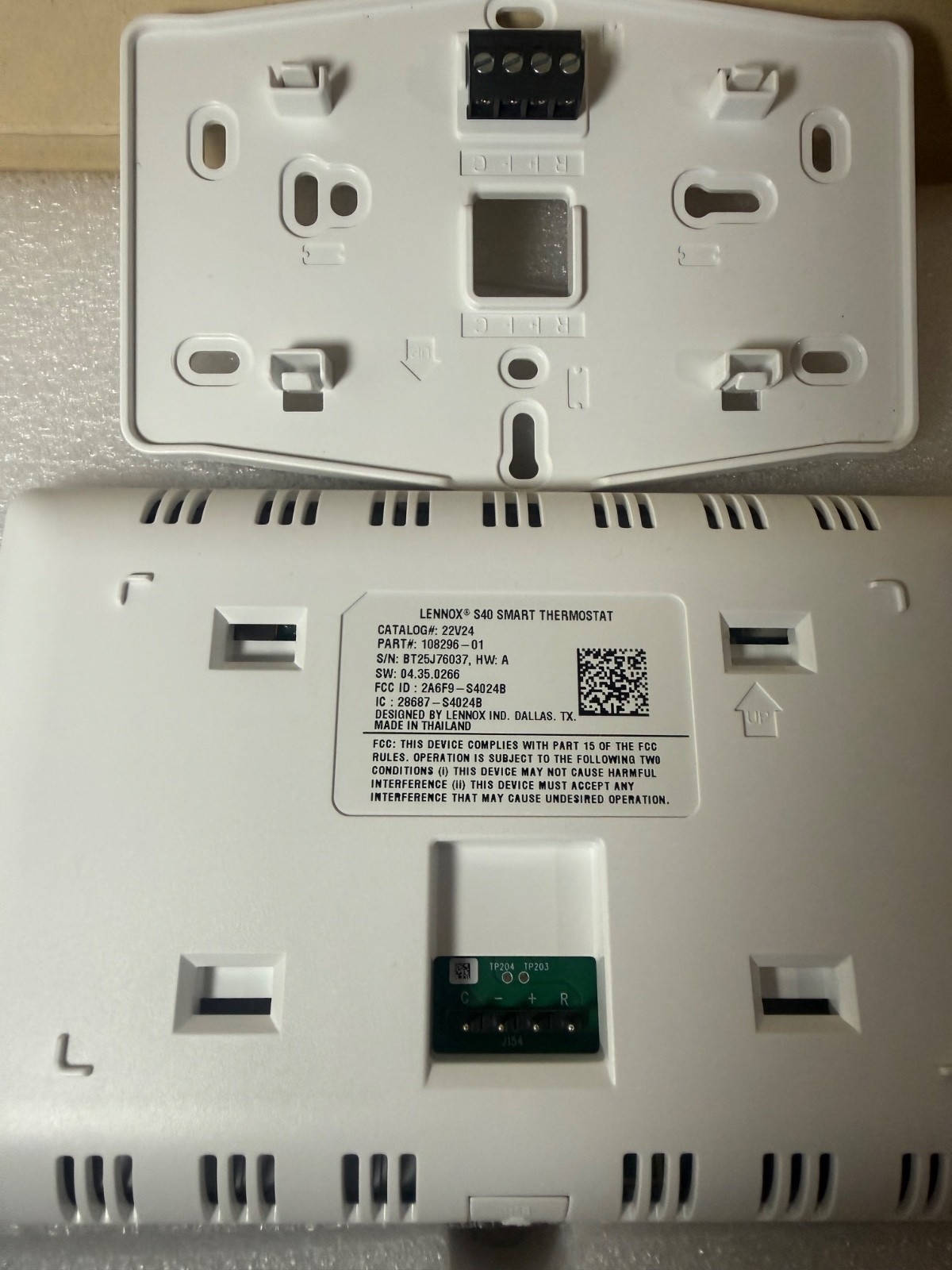 Lennox S40 (22V24) Smart Thermostat with Touchscreen