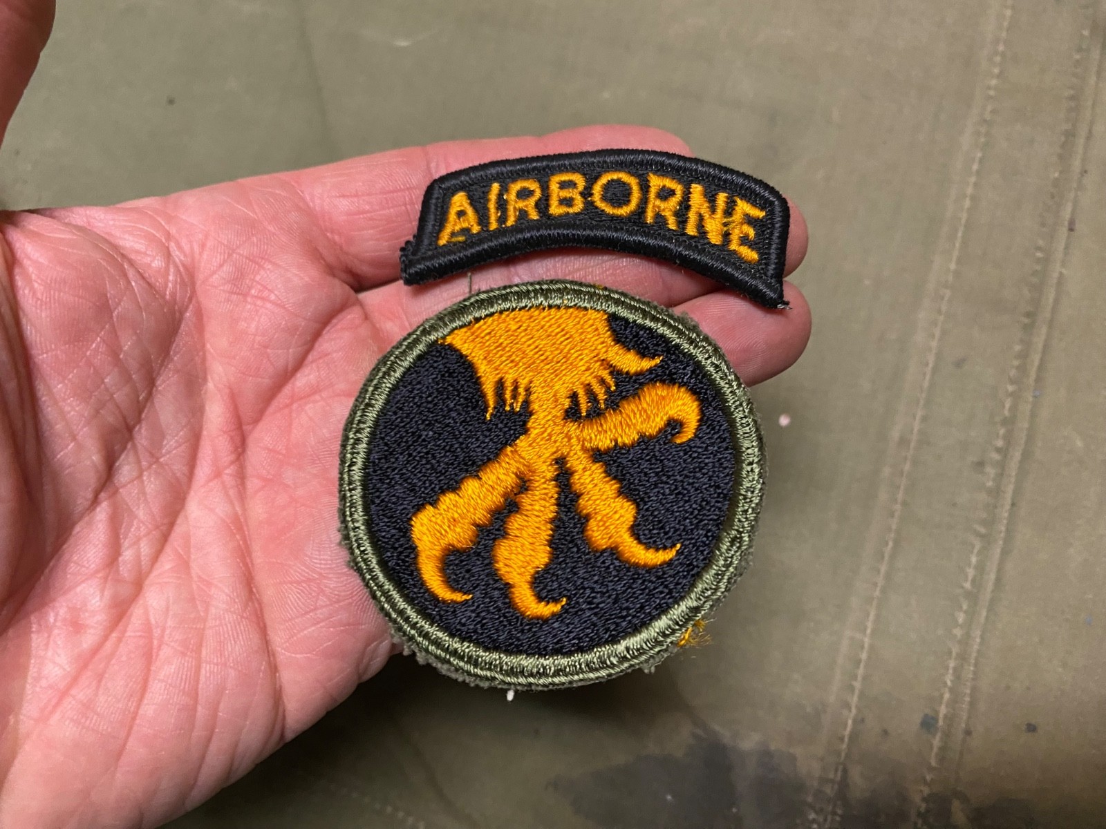 ORIGINAL WWII US ARMY 17th AIRBORNE PARATROOPER  INSIGNIA PATCH 7 & TAB