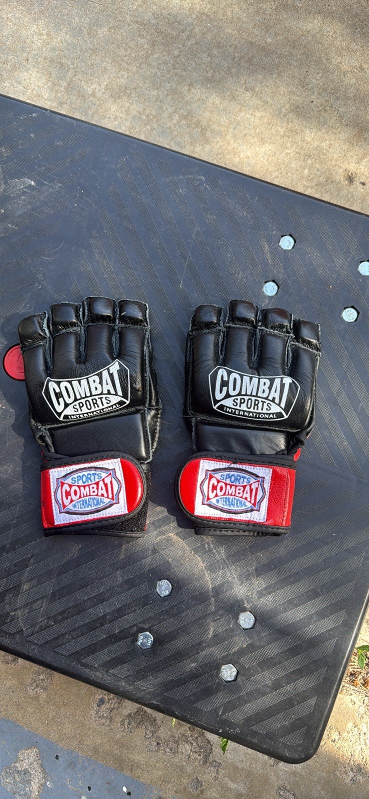 Combat Sports MMA Bag Gloves Size Small …R
