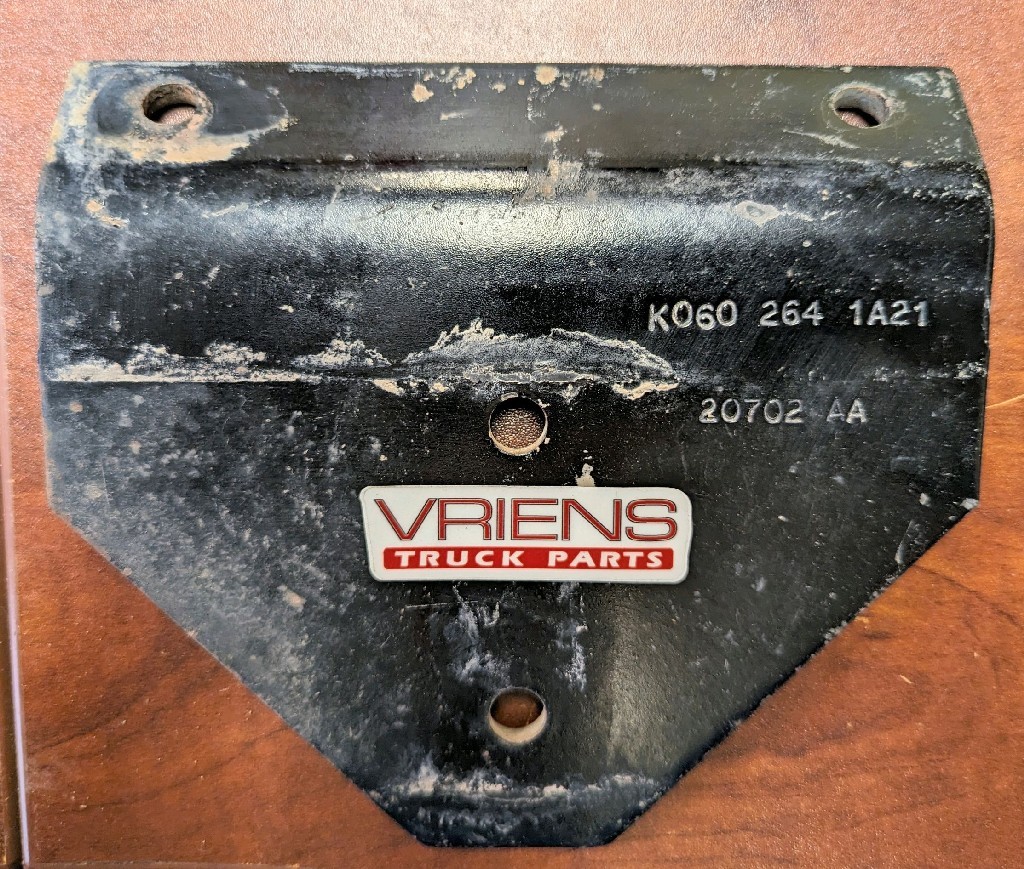 KENWORTH K060-264-1 BRACKET-STEP