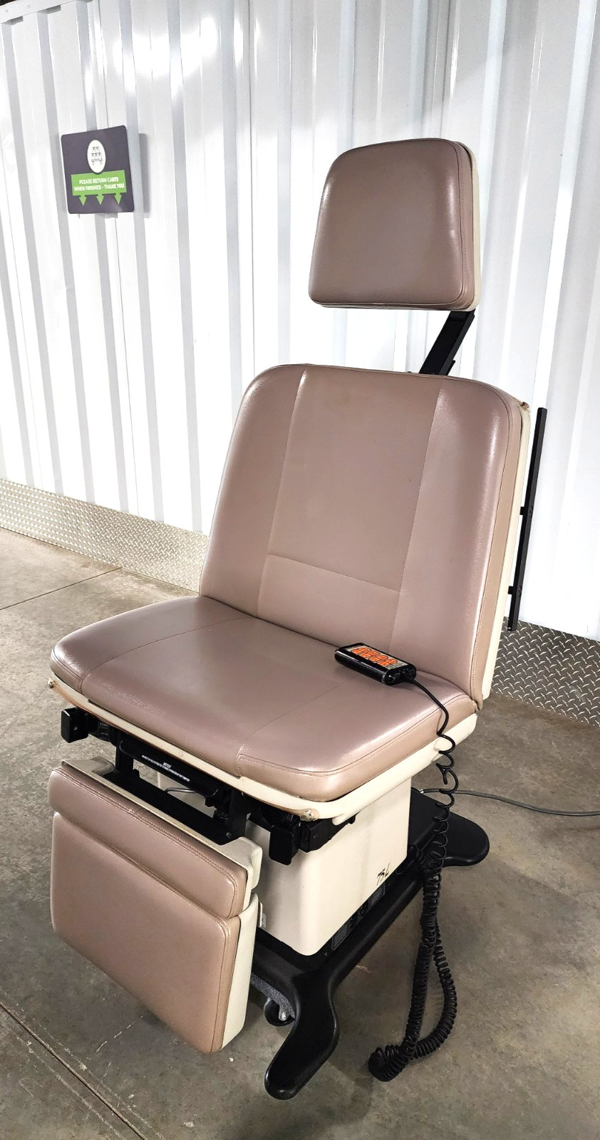 MIDMARK RITTER 75L POWER PROCEDURE EXAM CHAIR 411-011