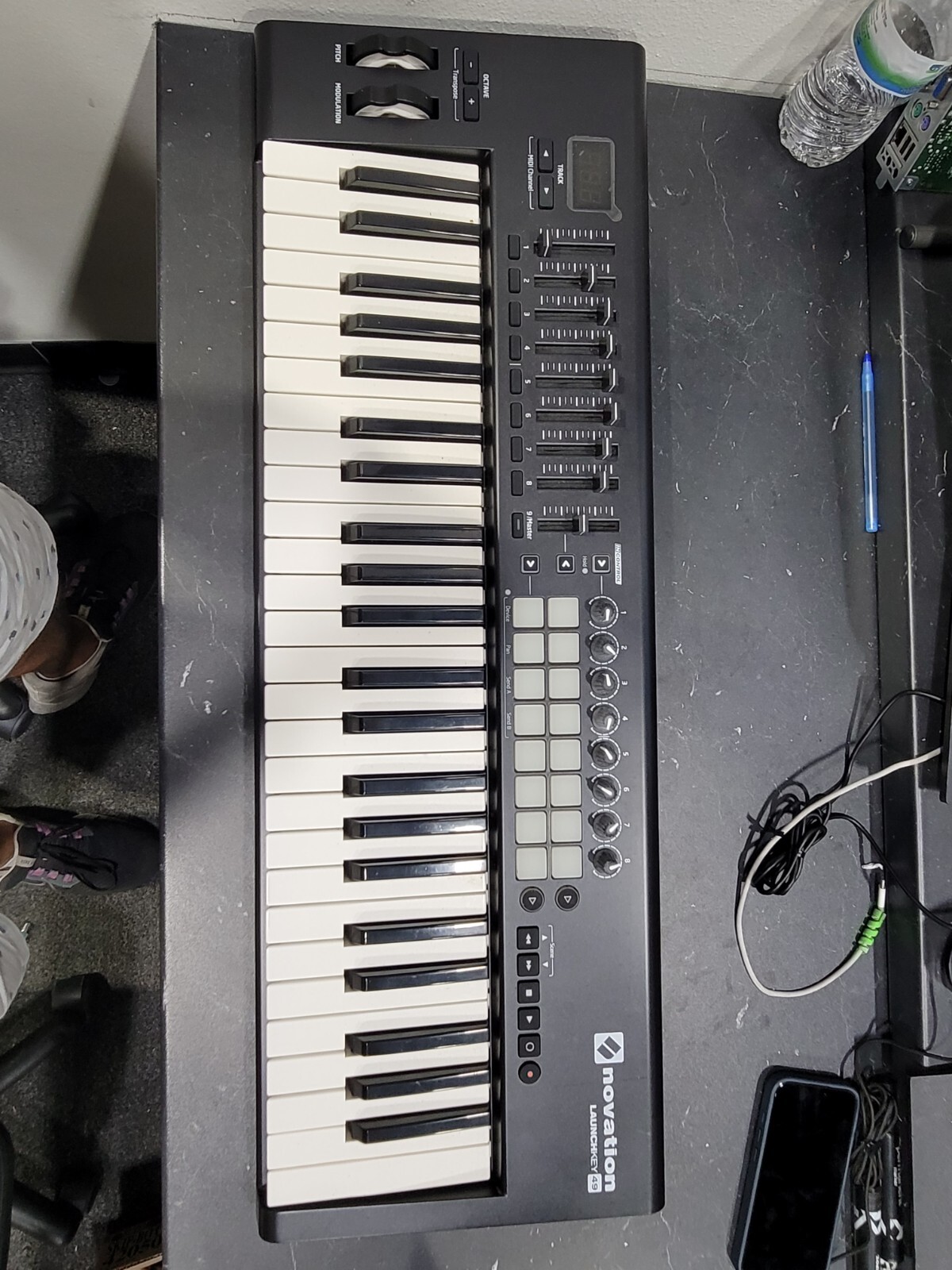 Novation Electronic LaunchKey 49MK2 49-Key Keyboard Controller Black-NOT WORKING
