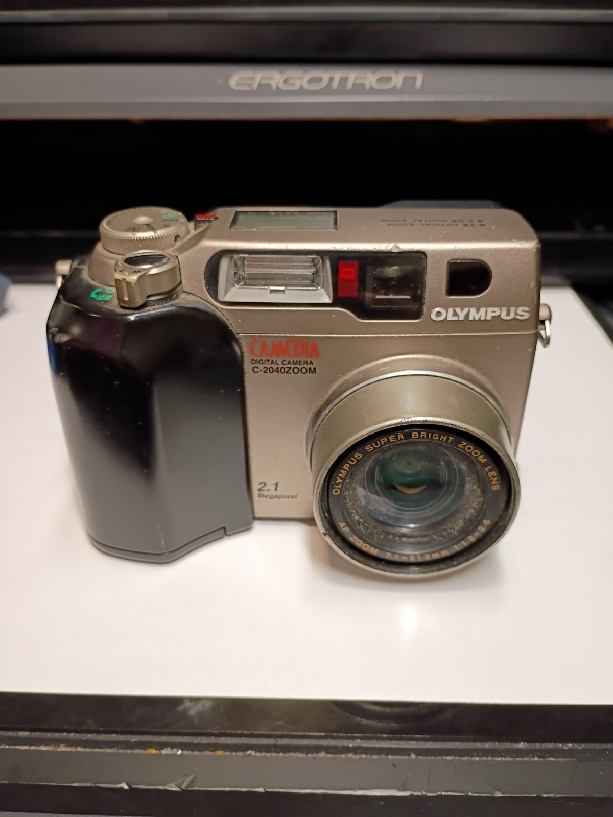 (A) Olympus Camedia C-2040 Zoom Digital Camera 2.1MP 3X Optical Zoom Vintage