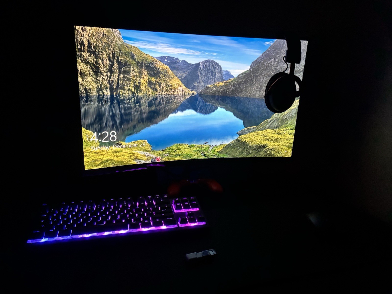 SteelSeries Keyboard, Logitech Mouse, HyperX Headset & Controller PC Bundle