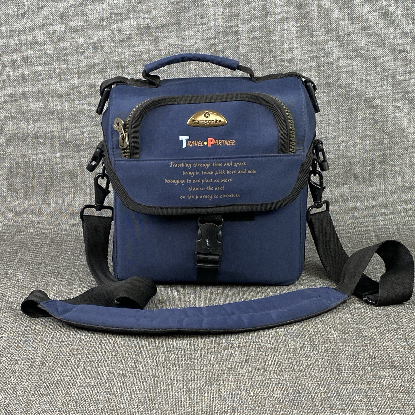 Samsonite Shoulder Camera Bag Padded with dividers , Blue 9"x9"x5"
