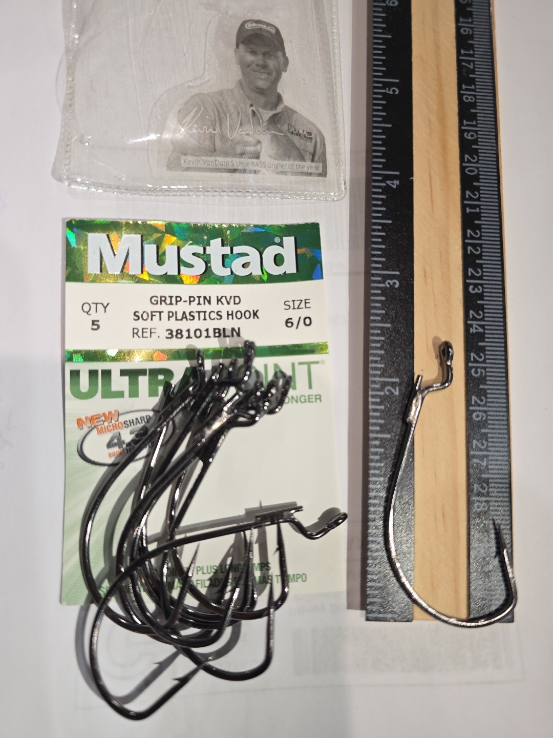 Mustad Ultra Point Hooks Grip Pin KVD soft plastics Bass Hooks 38101BLN 6/0
