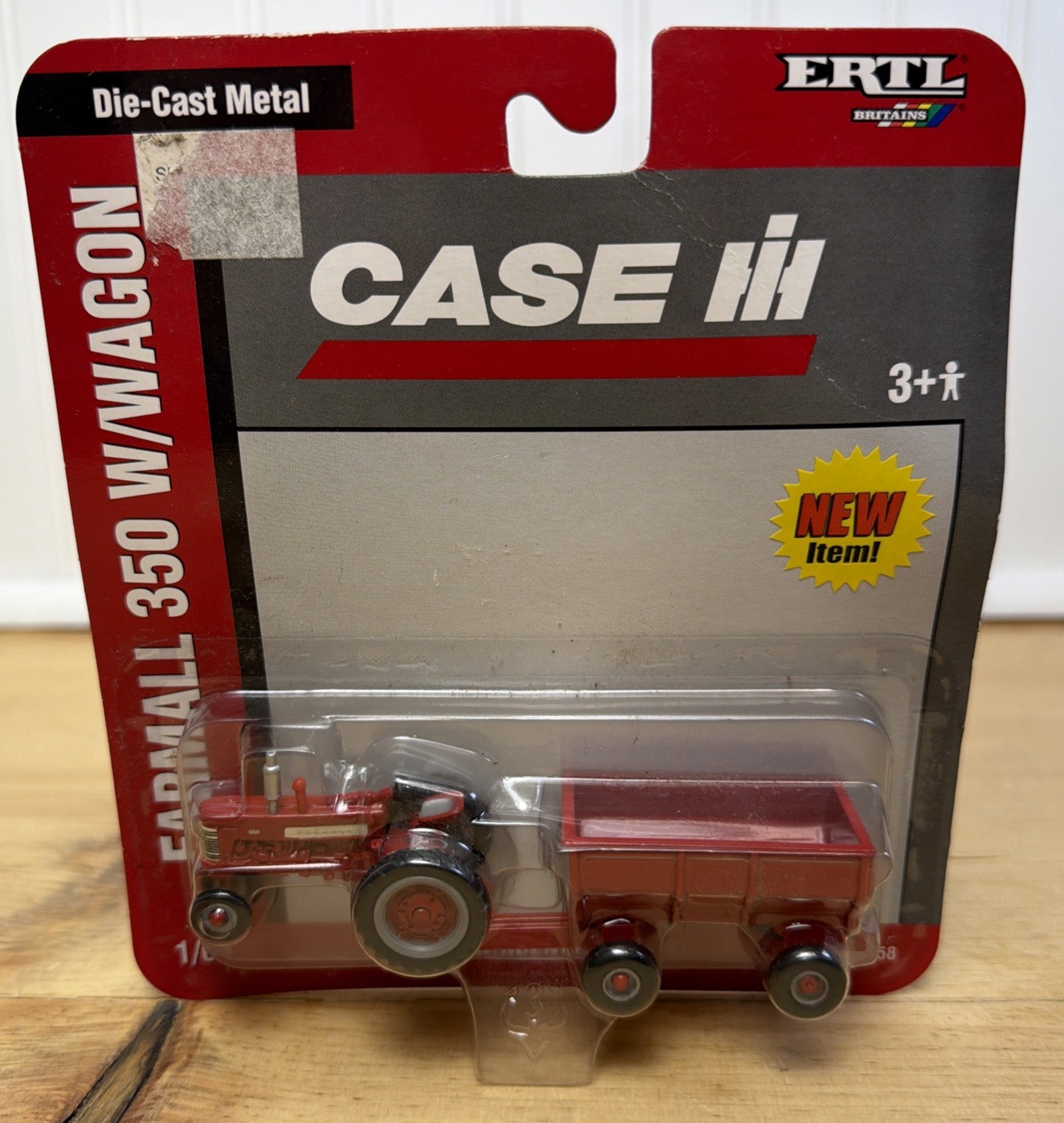 ERTL IH Farmall 350 Tractor With Wagon 1/64 NIP