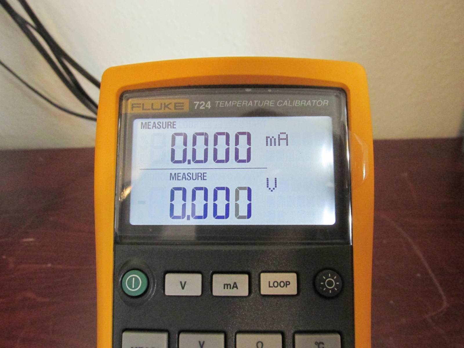 Fluke 724 Temperature Calibrator **TESTED to Fluke Performance Verification**