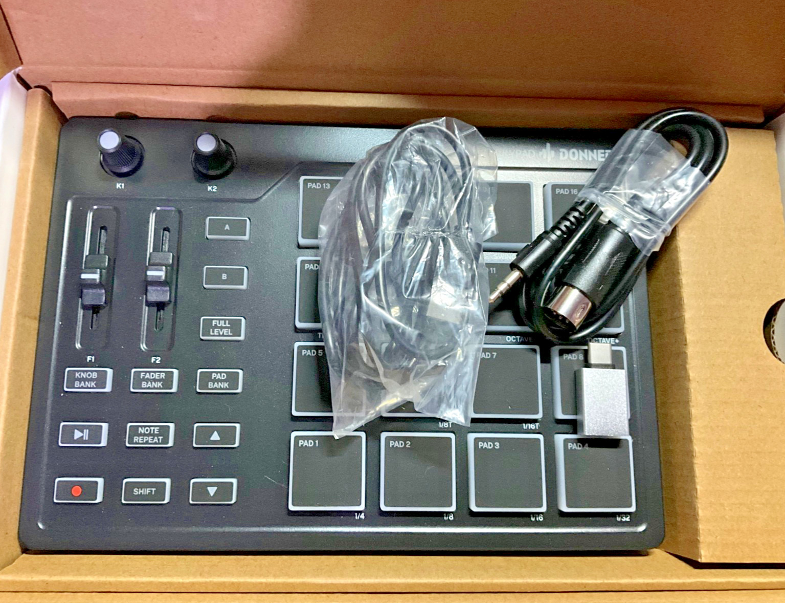 Donner STARRYPAD EC3305 MIDI Drum Machine Pad Beat Maker - 16 Beat Pads