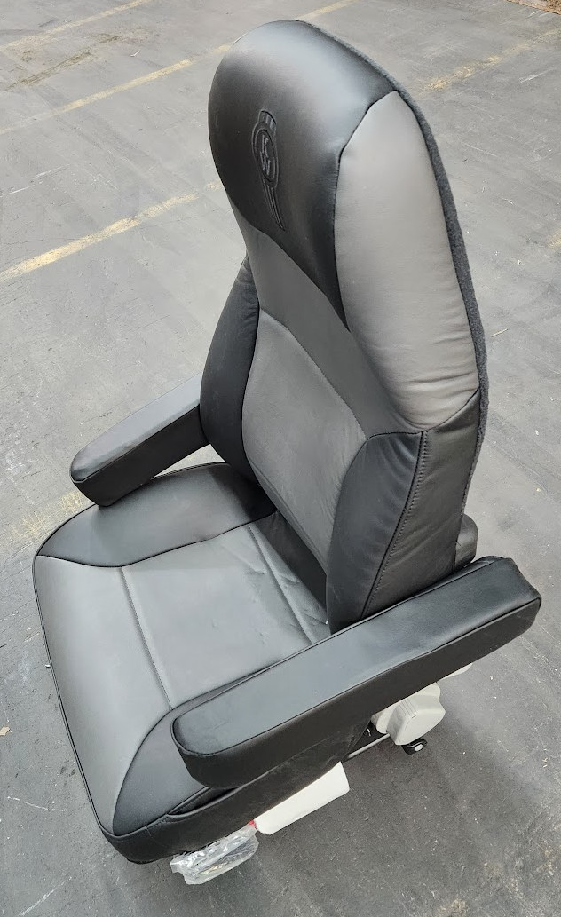Kenworth Cushion Air Seat S78-1059-1246338521 Black Gray Vinyl, Dual Armrest