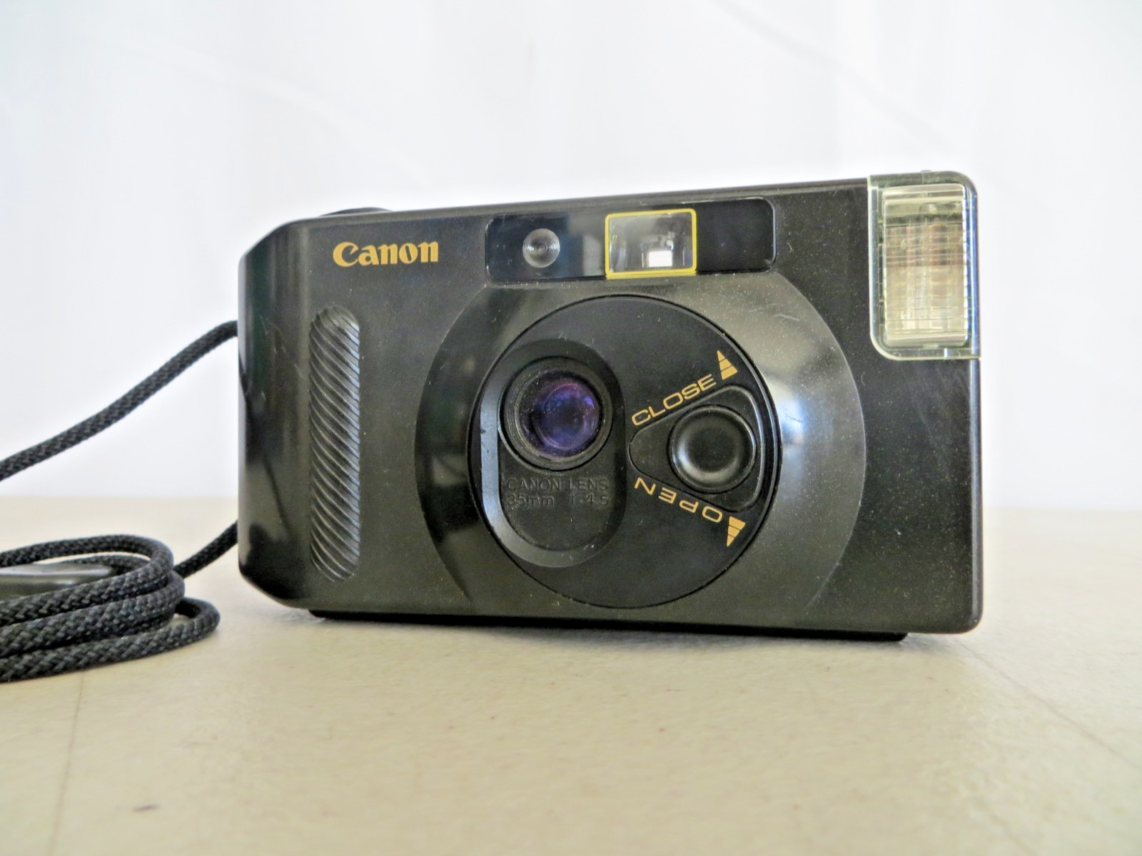 Canon Snappy S 35mm Point & Shoot Fully Automatic Camera W/Flash Black Tested