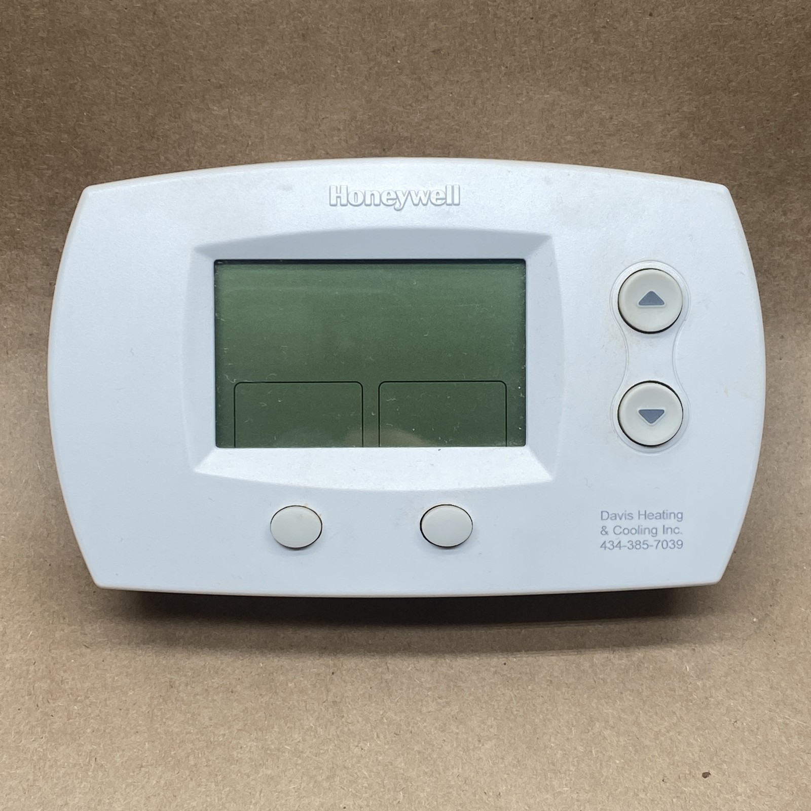 Honeywell TH5220D1003 FocusPRO 5000 Non-Programmable Digital Thermostat 2H/2C