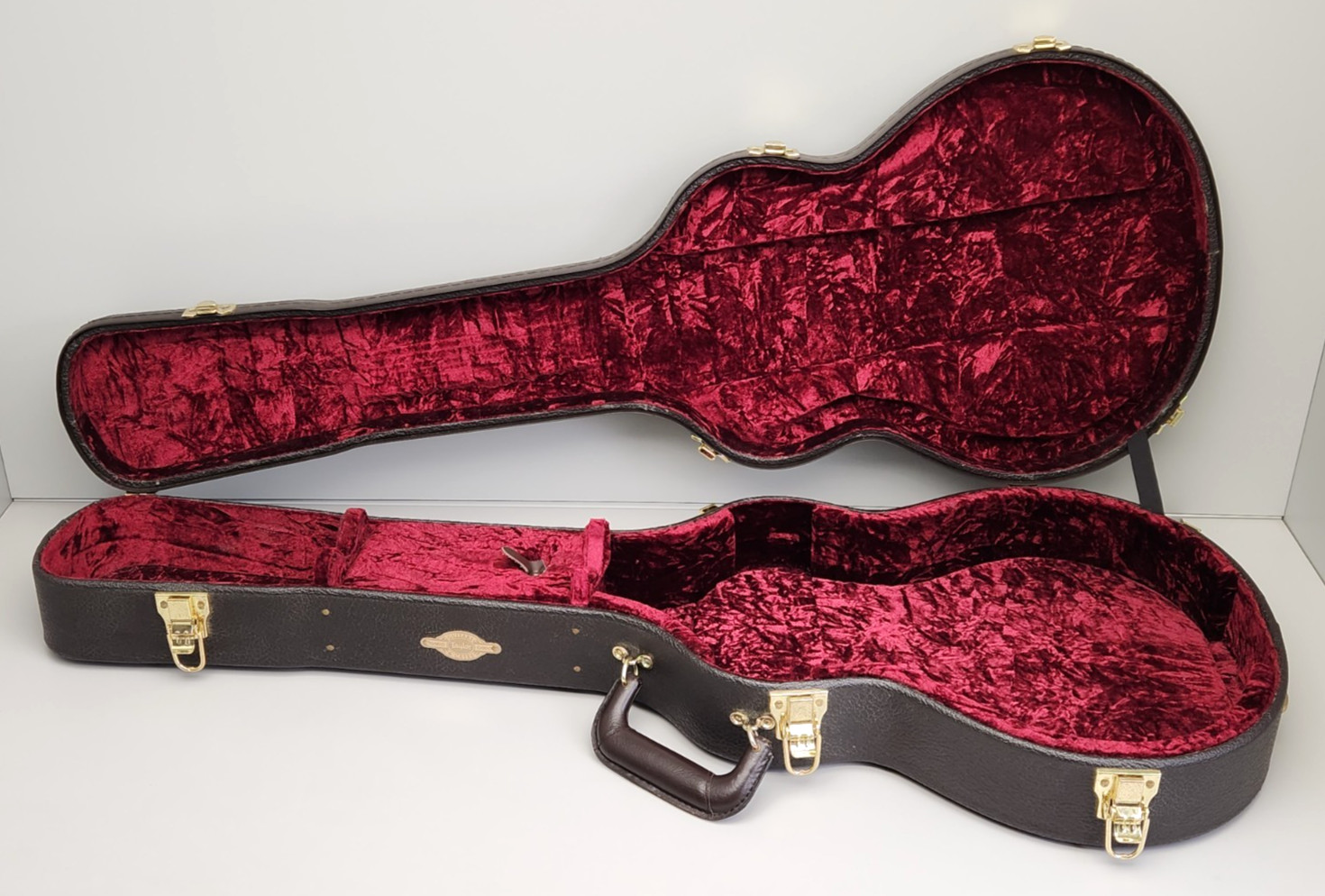 Taylor T5z Deluxe Dark Brown Burgundy Velvet Hard Shell Case for T5z Guitar