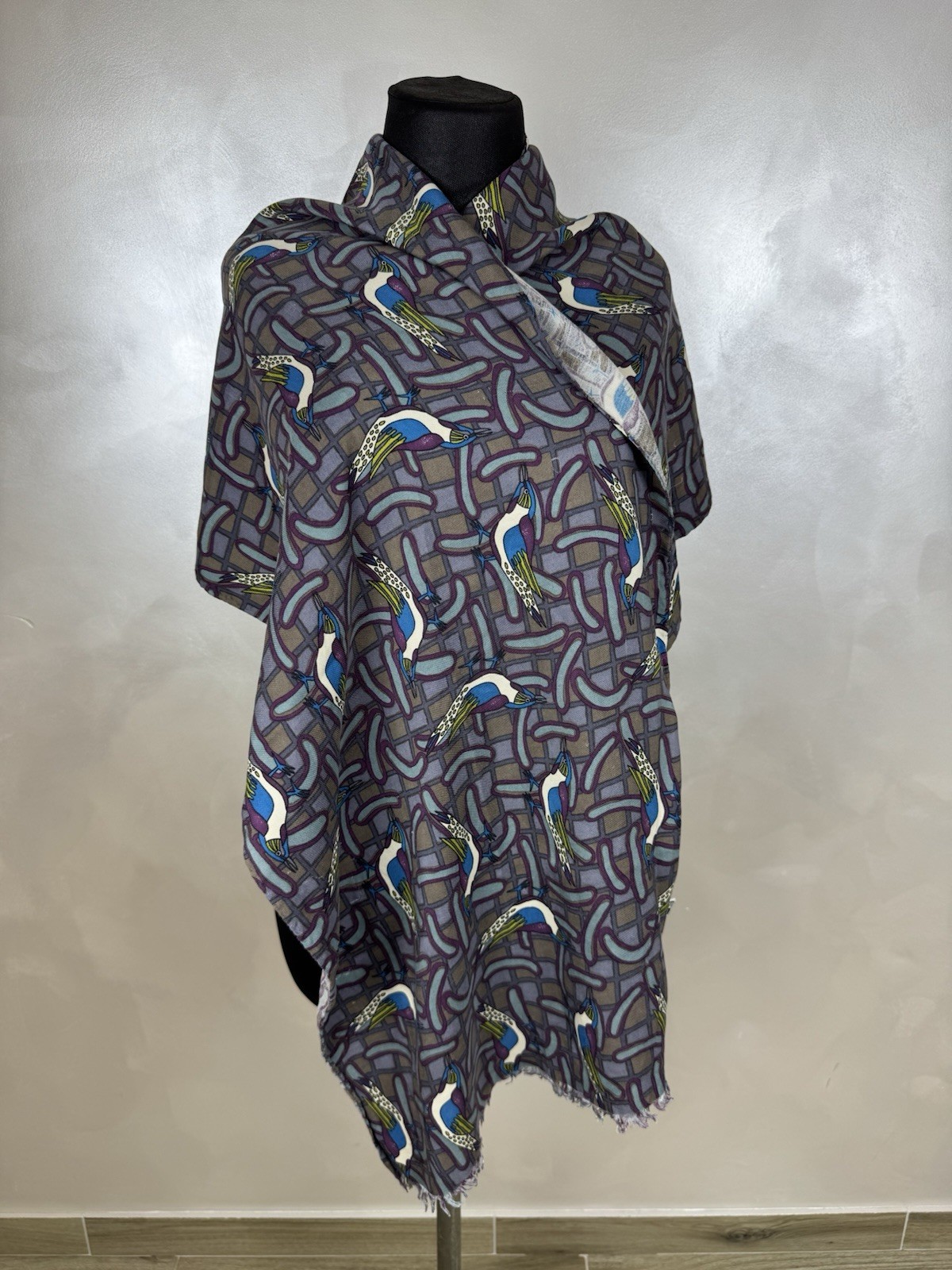 MEMPHIS Milano Vintage 100% Silk Scarf Birds Designer Print Rare Auth Italy
