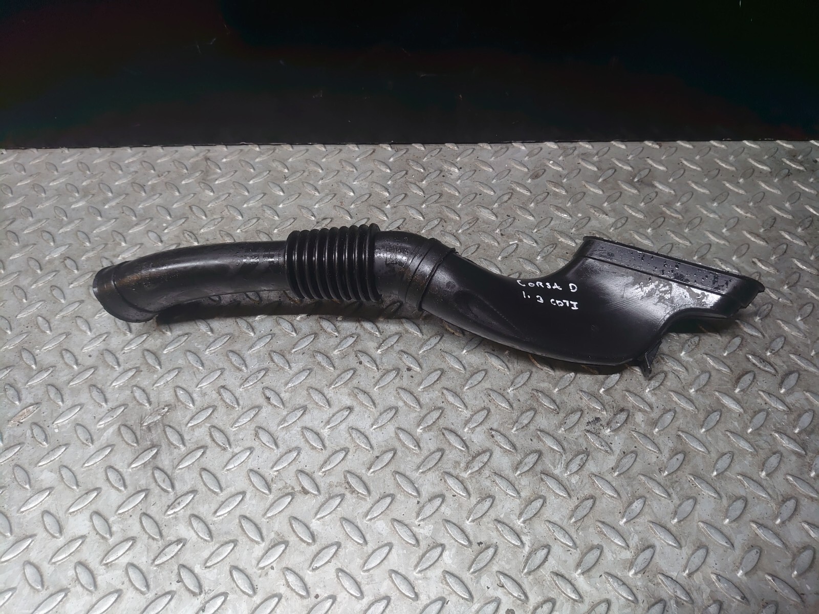 VAUXHALL CORSA D 2006 - 2014 1.3 CDTI AIR INTAKE PIPE INDUCT PIPE 13241647