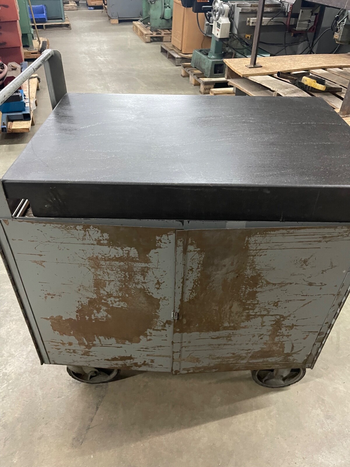 DoAll 24 x 36 Granite 2 ledge surface plate