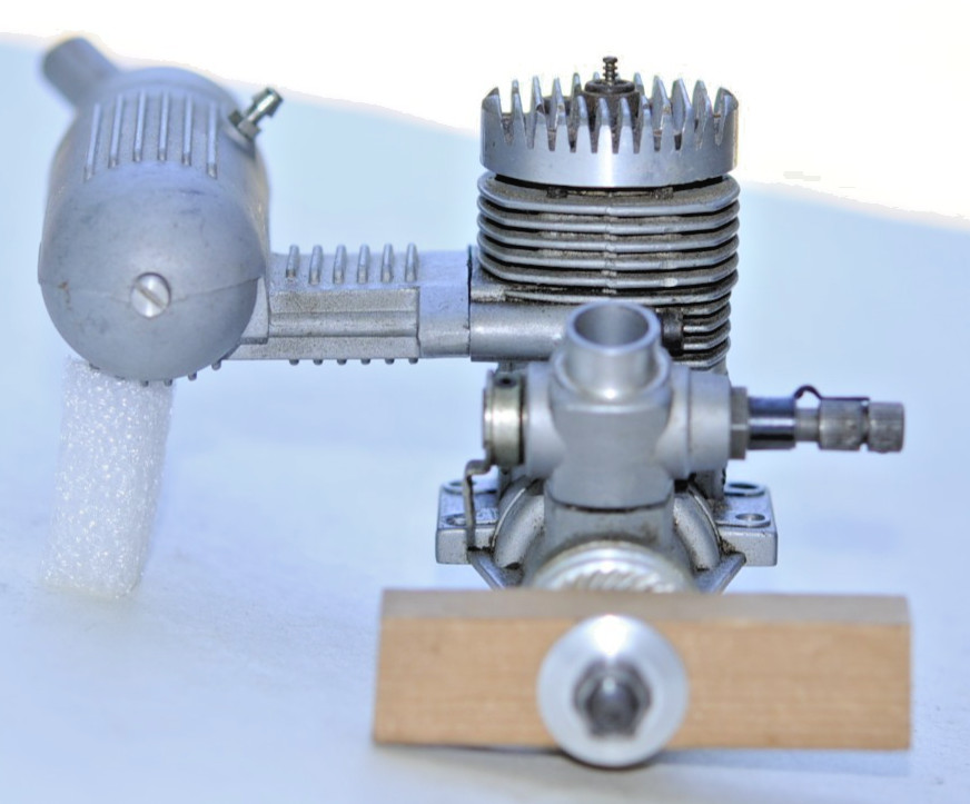 Magnum Pro SE 46 model aircraft engine w/ muffler, great compression