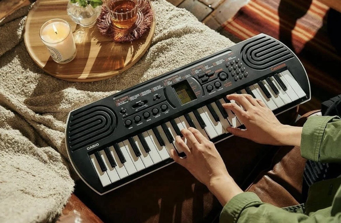 Casio Casiotone 44-Mini-Key Keyboard 100 Tones 50 Rhythms