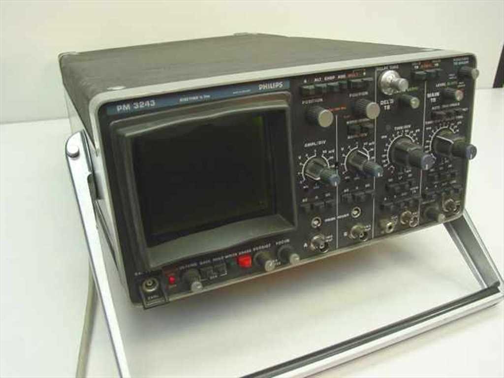 Philips PM 3243 10 MHz Dual-Beam 2-Channel Storage Oscilloscope - As Is / Parts