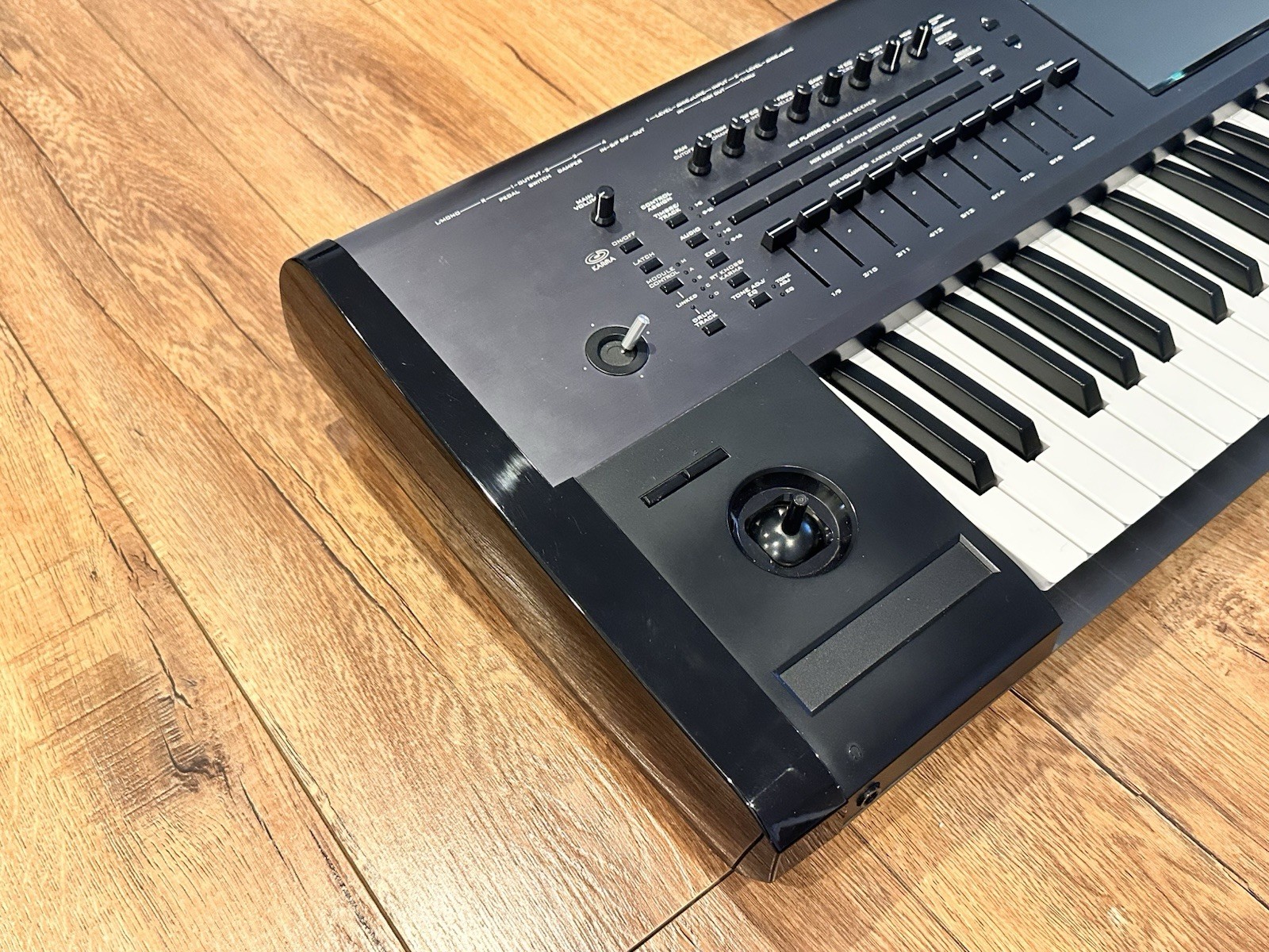 Korg Kronos 61 Music Workstation.........EXCELLENT CONDITION