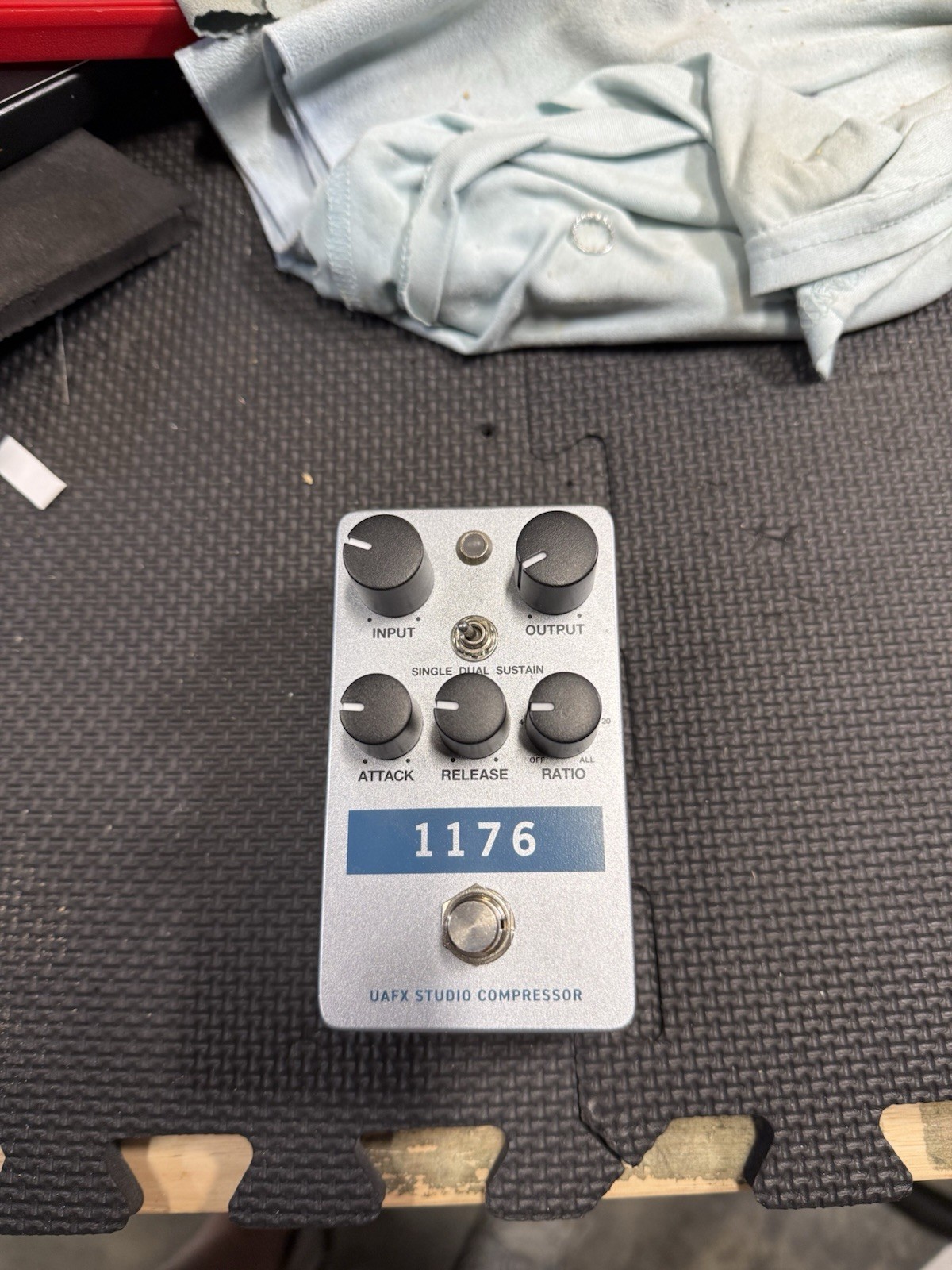 Universal Audio UAFX 1176 Studio Compressor Pedal