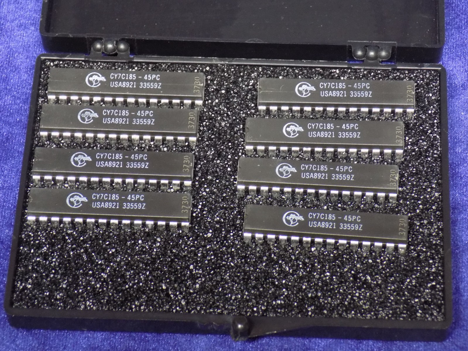 LOT OF 8 NEW EYPRESS CY7C185-45PC STANDARD SRAM, 8KX8, 45ns, CMOS, PDIP28
