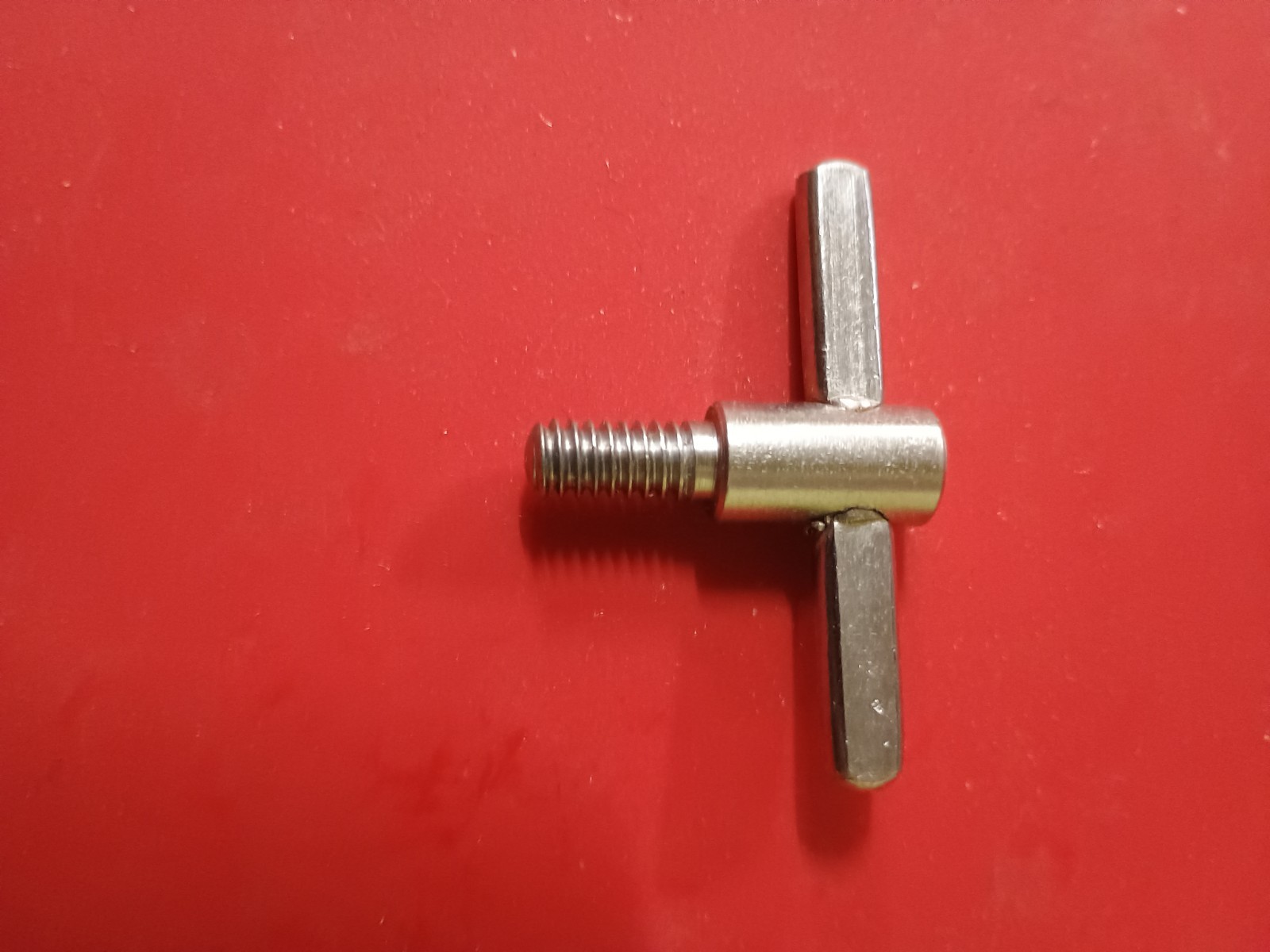 (1) VINTAGE CAMCO OAKLAWN DRUM WING SCREW 1/4-20-MINT OLD STOCK!