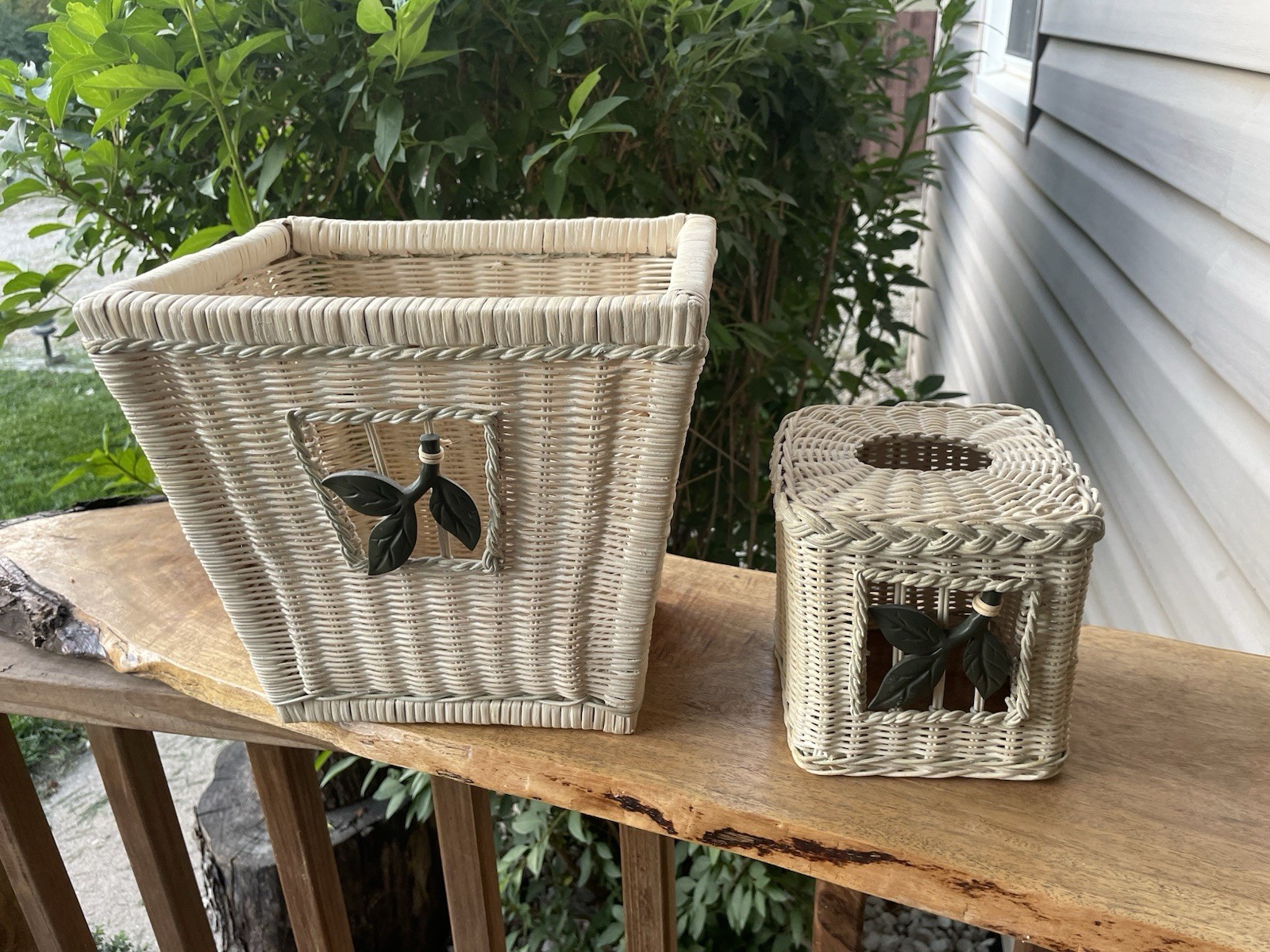 VTG Woven Wicker Trash Can Matching Square Tissue Cover Leaf Detail Cream Color