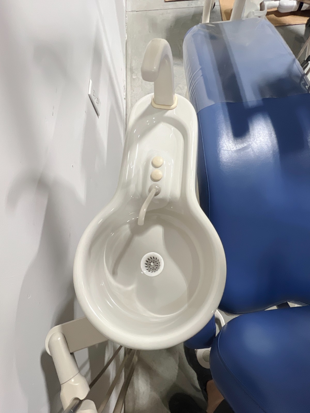 ADEC 1021 Dental Chair, Radius Delivery Unit, Cuspidor, Assistant’s Pkg & Light
