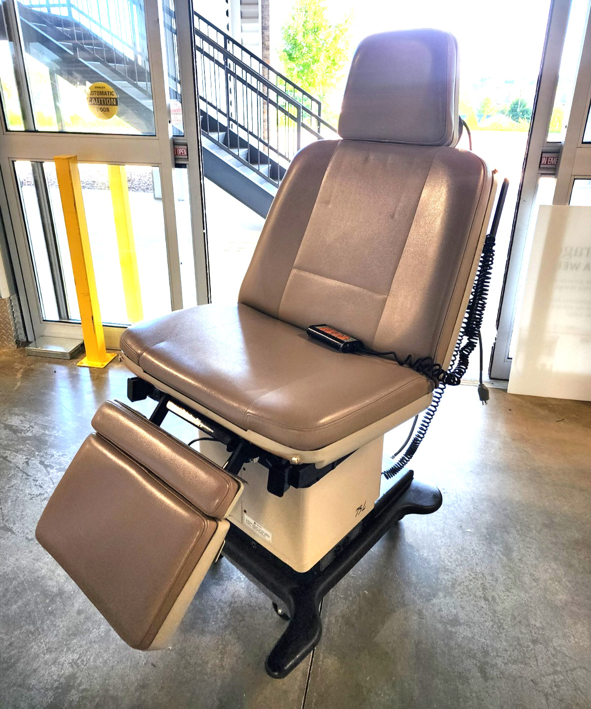 MIDMARK RITTER 75L POWER PROCEDURE EXAM CHAIR 411-011