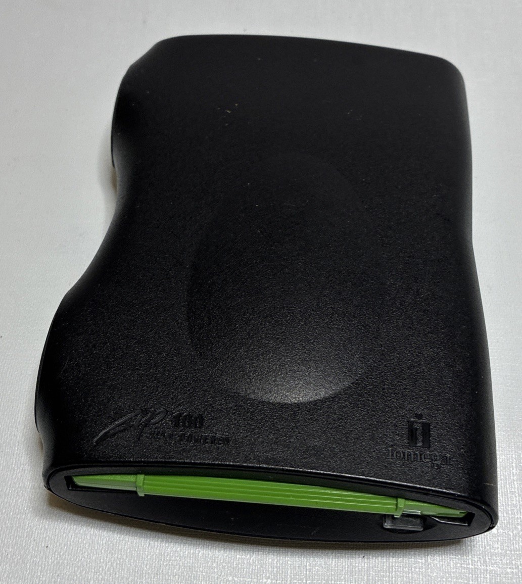 Iomega Zip100 USB Powered Drive Z100USBV Black - FOR PARTS OR REPAIR