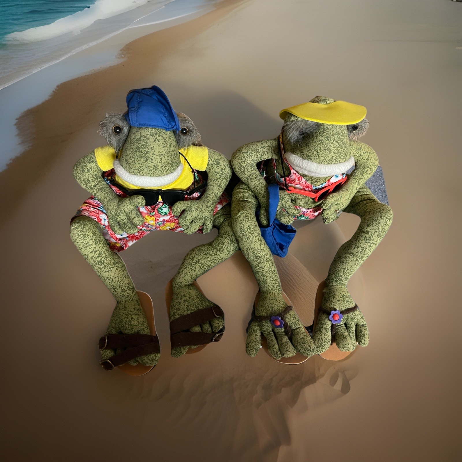 Joann Marie Designs The Frog Collection California Beach Couple-RARE-ADORABLE!
