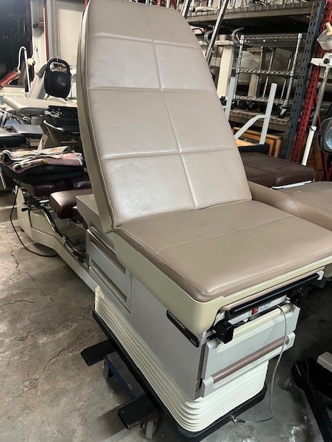 Ritter 405 Barrier Free Hi-Low Power Exam Table W/Control
