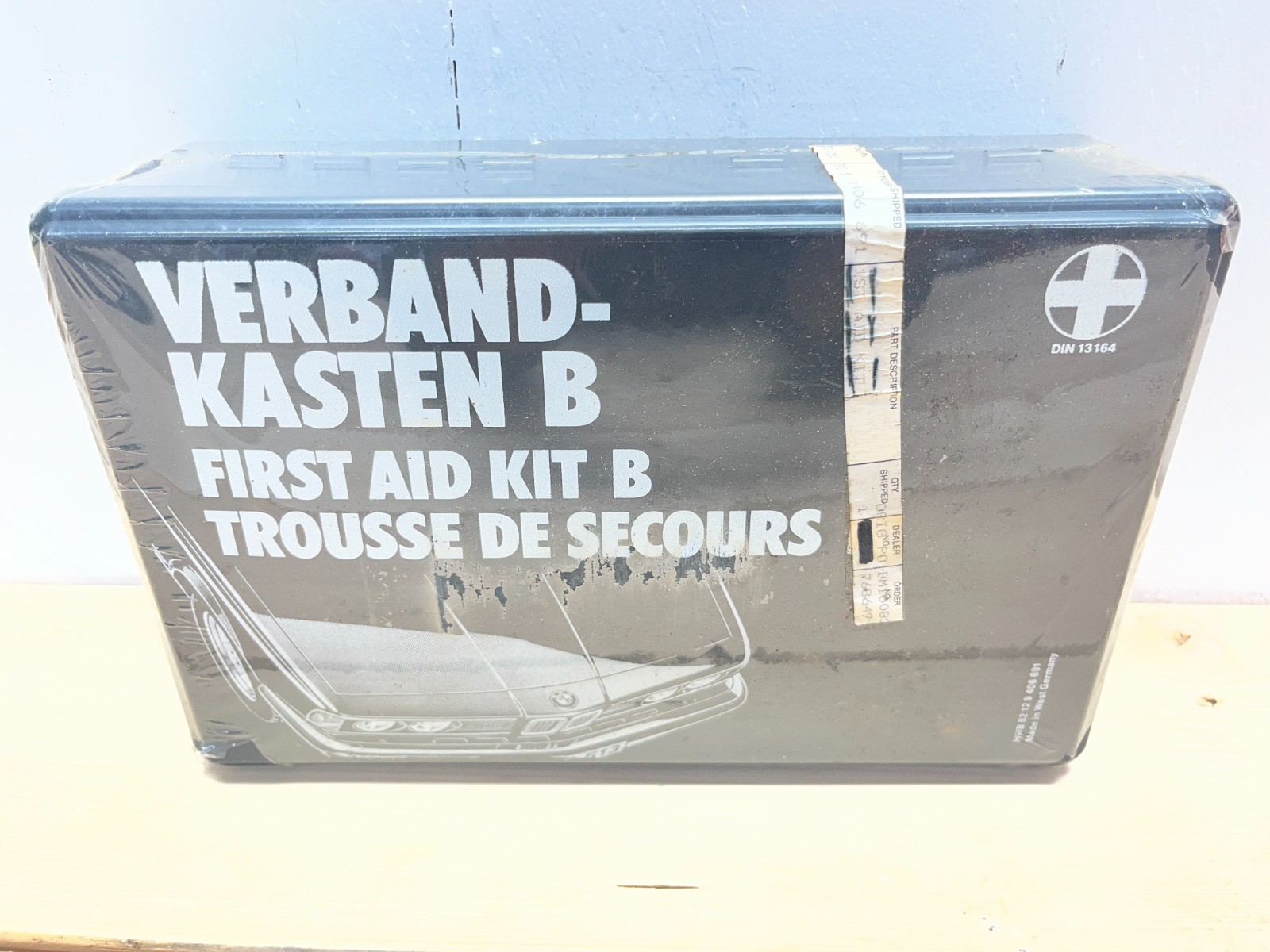 RARE 1986 BMW E23 E24 FIRST AID KIT VINTAGE ORIGINAL RARE E28 VERBAND KASTEN B