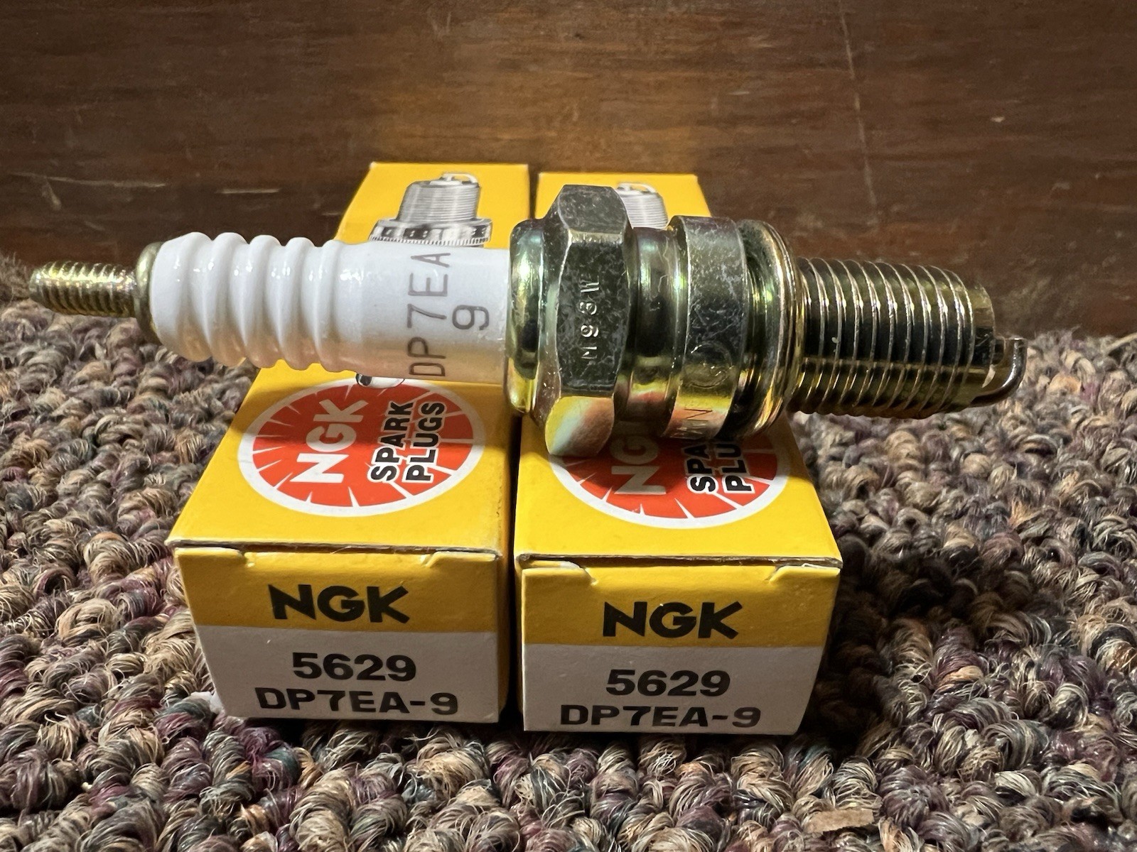 New 2 Pack Genuine NGK 5629 Spark Plug DO7EA-9
