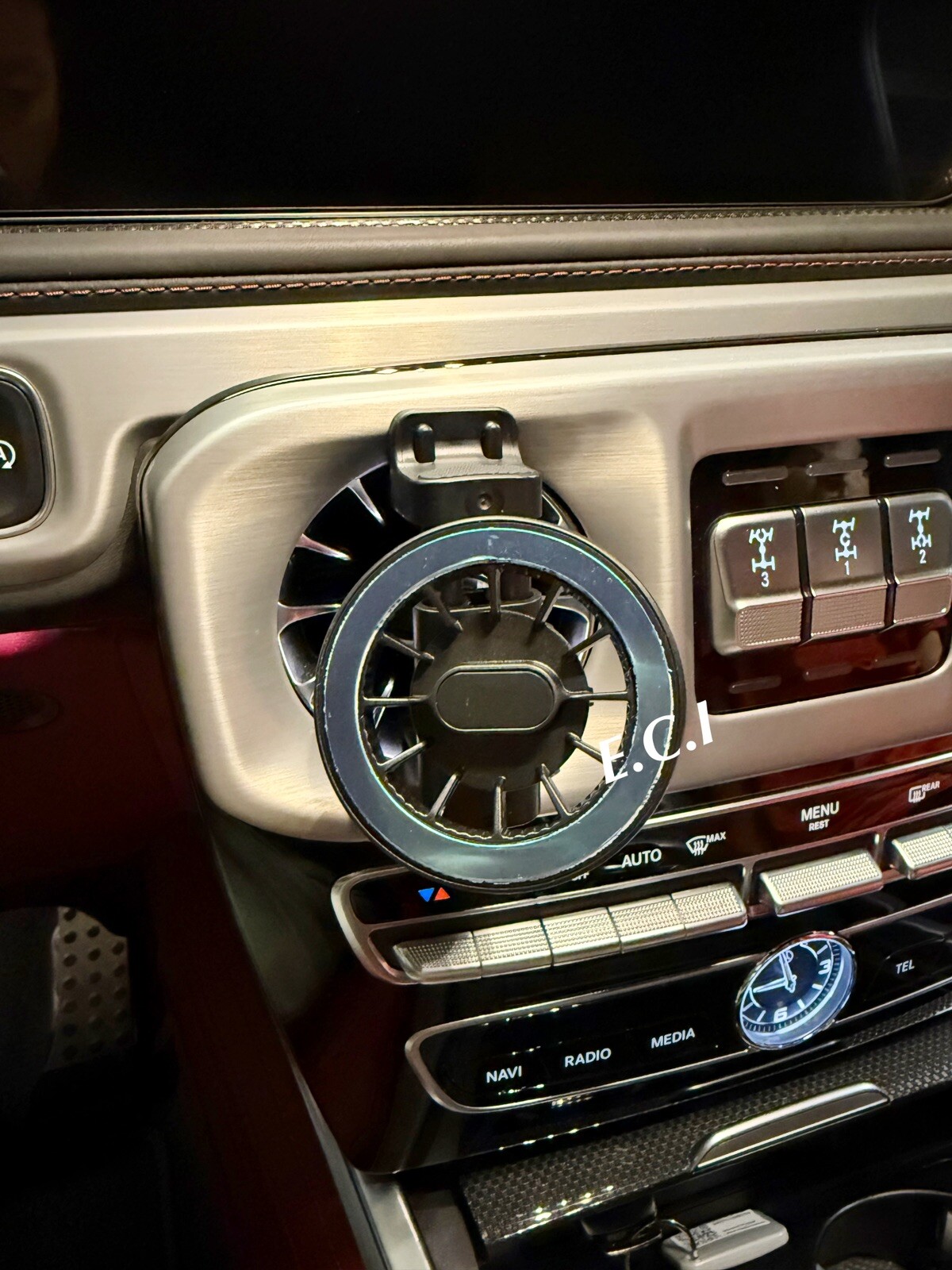 Car Phone Holder for Mercedes Benz G550 G63 2019 2020 2021 2022 2023 2024 W463