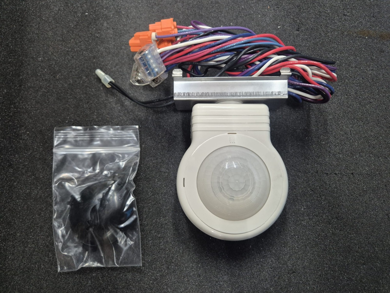 2 PACK Hubble FHB141PS480  High Bay Occupancy Sensors and Controllers