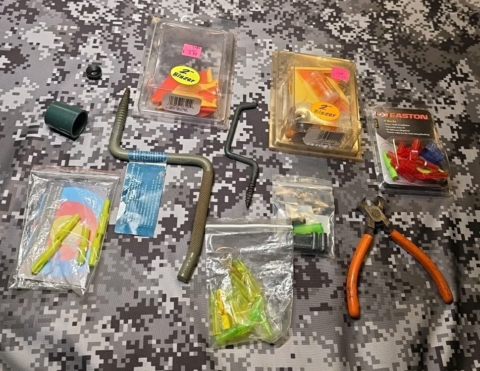 ARCHERY LOT BLAZER VANES ARROW NOCKS BOLT HALF MOONS NOCK PLIER ARIZONA CAP PEEP
